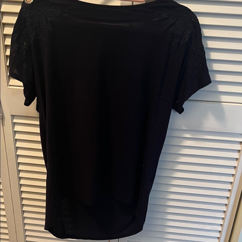 #1250+Cable & Gauge Black Grommet Short Sleeve Top - Picture 2 of 6